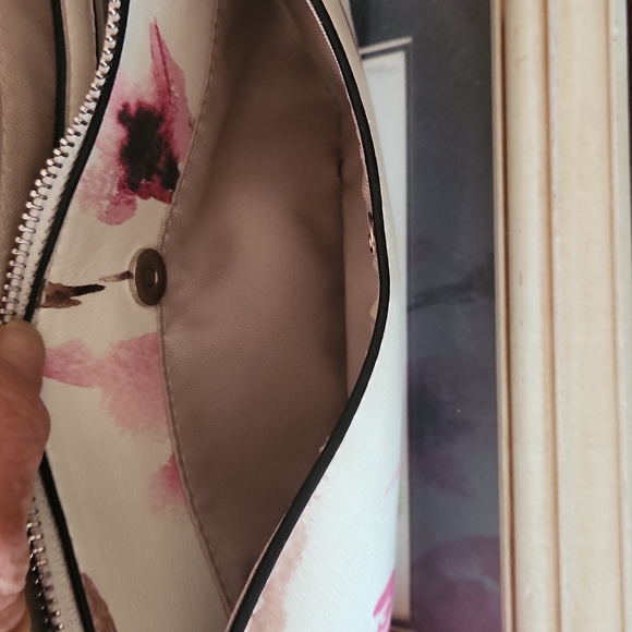 Mini Crossbody size: H 6" x 8.7" L x 3.5" Alfani - Picture 4 of 5